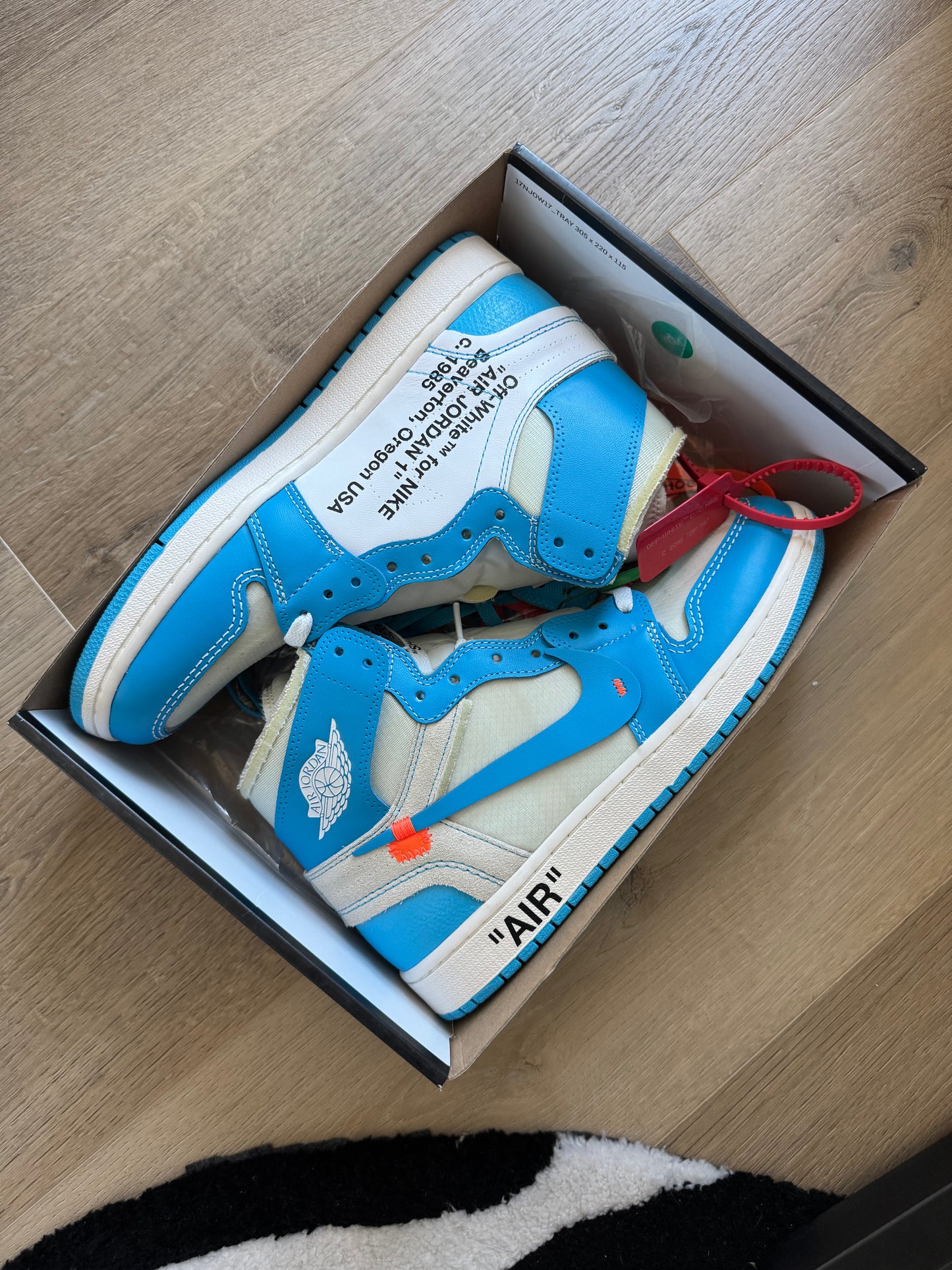 Off White Jordan 1 High UNC